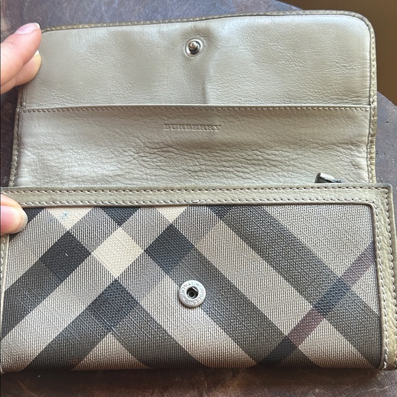 Burberry Long Bifold Checkered Wallet - Great Condition & 100% Authentic!! - Picture 1 of 15